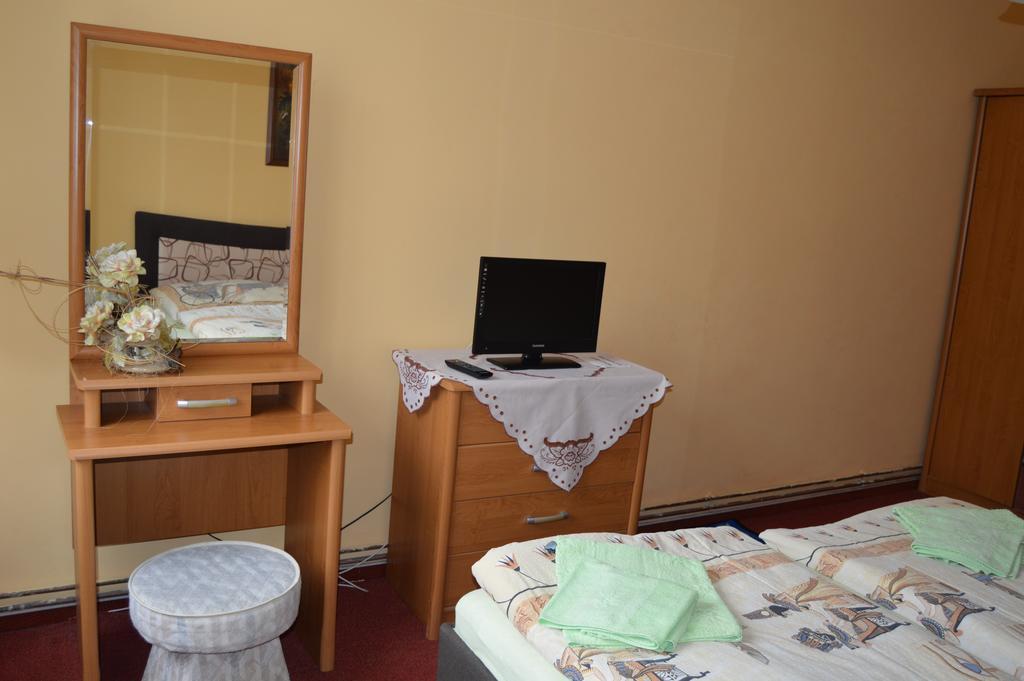 אוסטרבה Hotel Paradise מראה חיצוני תמונה