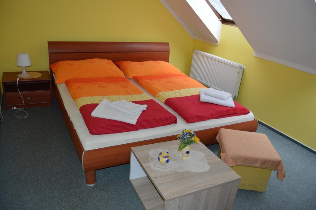 אוסטרבה Hotel Paradise מראה חיצוני תמונה