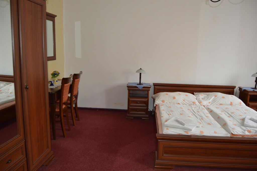 אוסטרבה Hotel Paradise חדר תמונה
