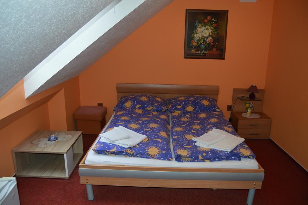 אוסטרבה Hotel Paradise מראה חיצוני תמונה
